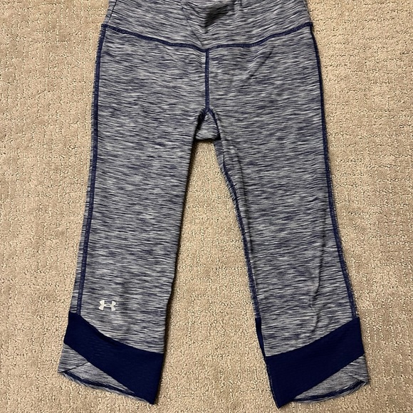 Under Armour Cropped Leggings Womens Small - Picture 1 of 2